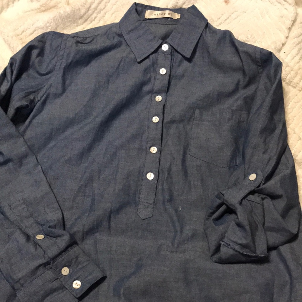 Cailey 22 Button Down Light Cotton Size Small
